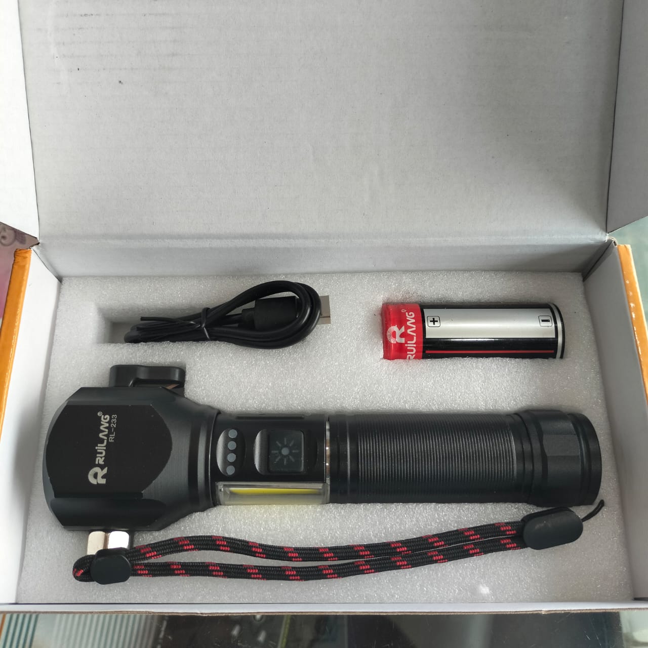 Ruilang Multifunctional LED Flashlight (RL-223)