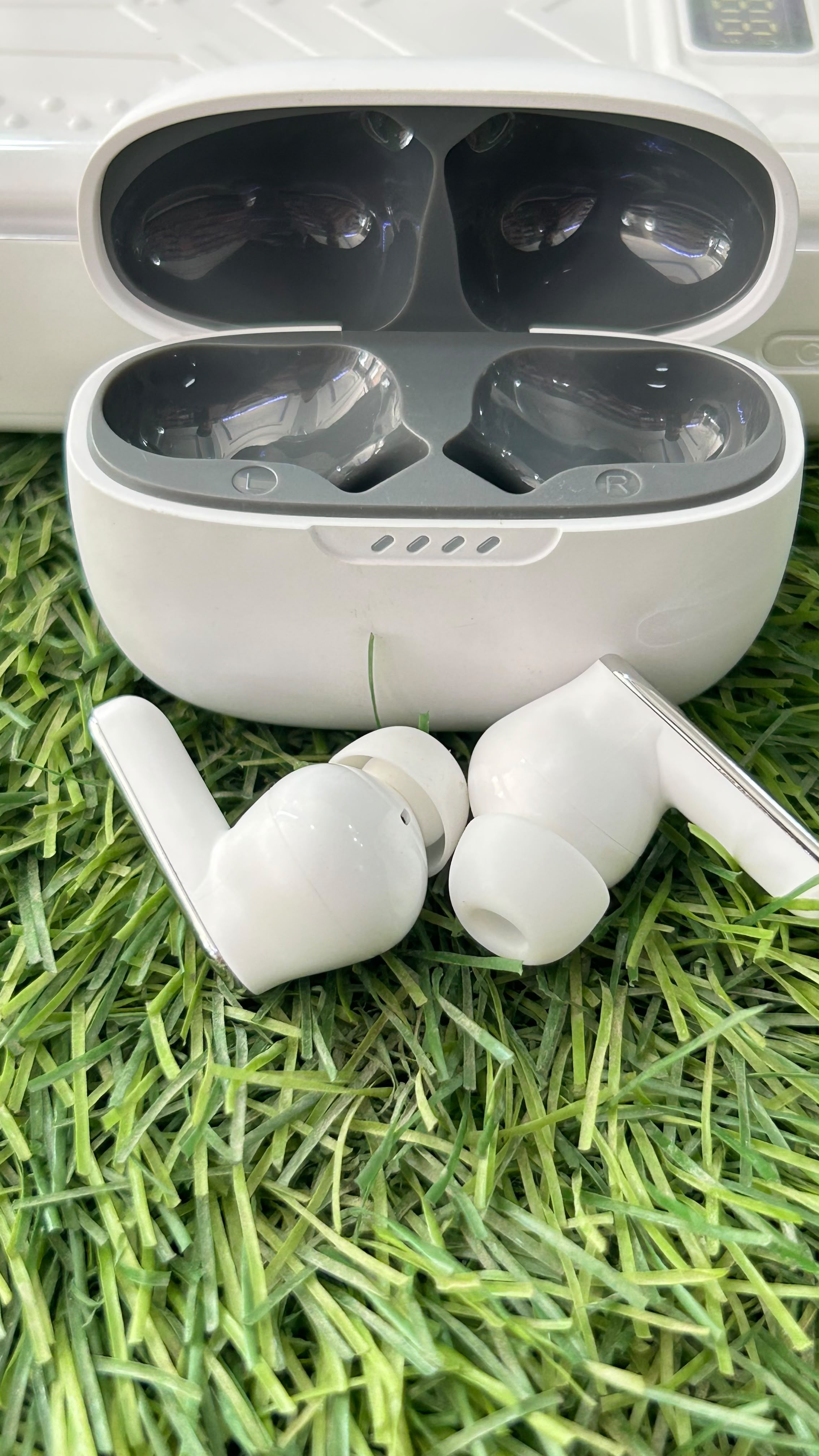 Earbuds Special Edition From JE7 Store