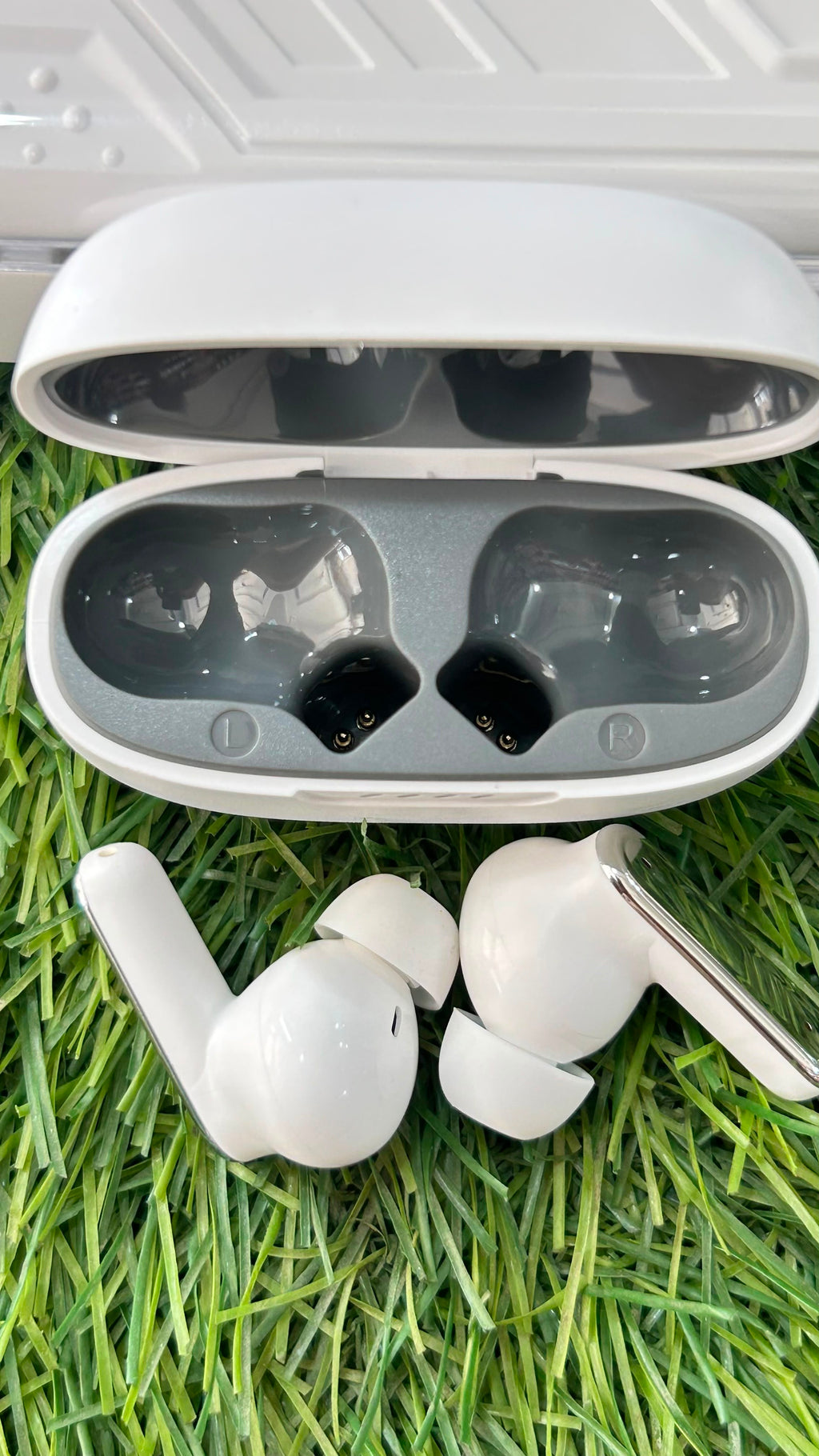 Earbuds Special Edition From JE7 Store