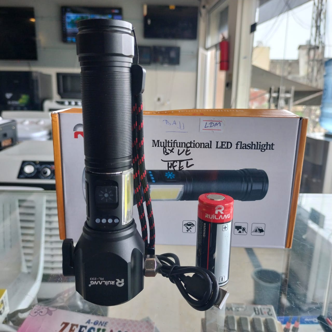 Ruilang Multifunctional LED Flashlight (RL-223)